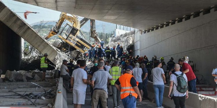 Yunanistan'da onarım çalışması yapılan köprü çöktü: Bir işçi öldü, dördü yaralandı