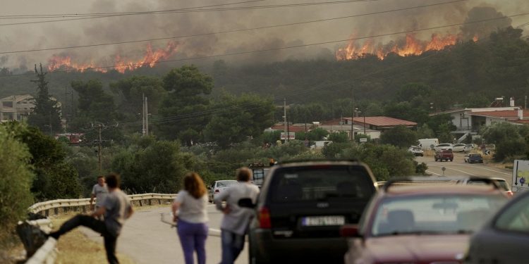 Yunanistan'da son 50 yılın sıcak Temmuz ayı rekoru bekleniyor: Ülkede orman yangınları sürüyor