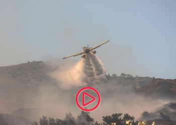 Yunanistan'da yangın söndürme uçağı düştü