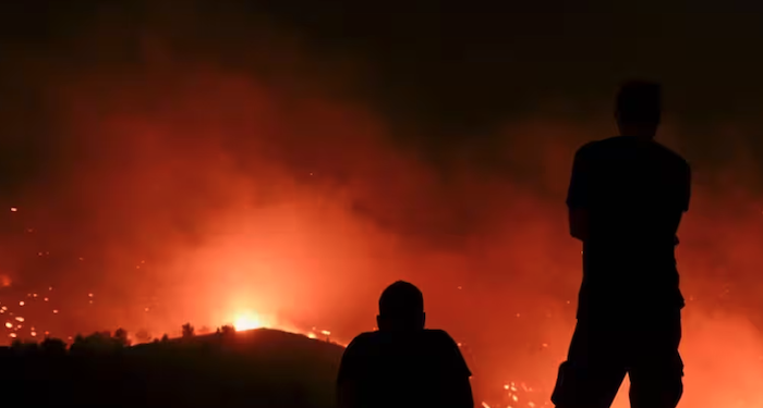 Yunanistan’daki yangınlar: Rodos adasında şimdiye kadarki en büyük tahliye gerçekleştiriliyor