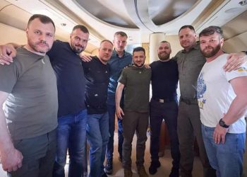 Zelenskiy, Türkiye'den Azov komutanlarını alarak ayrıldı; Rusya'dan tepki