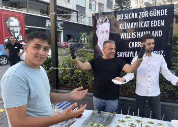 ‘Güneşe ateş etmeyin’ uyarısı yapılmıştı! Sıcağın başkenti Adana’da klimanın mucidi dualarla anıldı