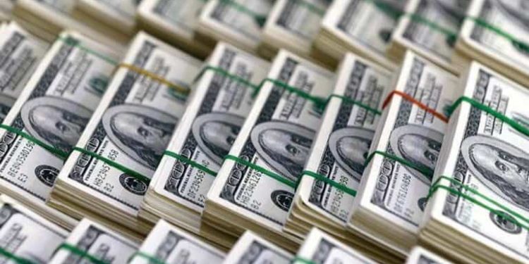 Merkez Bankası (MB) verilerine göre mayısta net hata noksan kaleminde 7,4 milyar dolarlık çıkış kaydedildi. Aynı ayda cari açık 7,9 milyar dolar oldu.