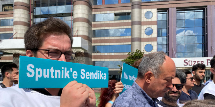 İşten atılan Sputnik çalışanları eylem düzenledi 
