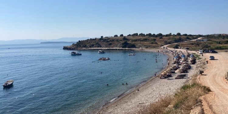 Çeşme Gücücek Koyu’nda halk plajı mücadelesi