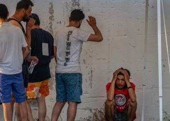 AFP: “Suriye’nin kuzeyindeki insan kaçakçıları göçmenleri Türkiye yanlısı savaşçı listesine sokarak Libya’ya kaçırıyor”