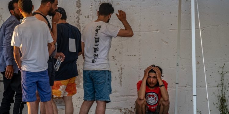 AFP: “Suriye’nin kuzeyindeki insan kaçakçıları göçmenleri Türkiye yanlısı savaşçı listesine sokarak Libya’ya kaçırıyor”