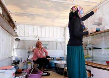 Depremzede kadınlar yeni iş alanlarıyla felaketin izlerini silmeye çalışıyor