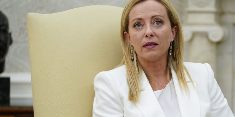 İtalya’da SMS ile sosyal yardımları kesen aşırı sağcı Başbakan Meloni’ye tepkiler artıyor