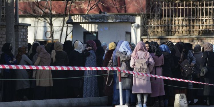 Afganistan: Üniversiteler, Taliban liderinin onay vermesi halinde kız öğrencilere kapılarını açacak