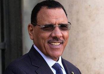 Nijer cuntası: Devrik Cumhurbaşkanı Bazum vatana ihanet suçundan yargılanacak