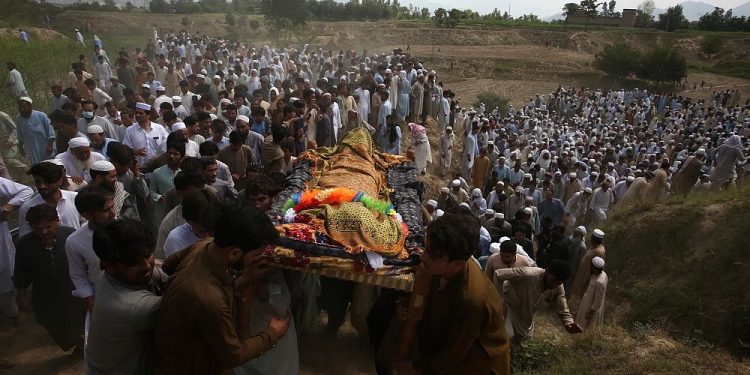 Pakistan’da 54 kişinin öldüğü seçim mitingine yapılan bombalı saldırıyı IŞİD üstlendi