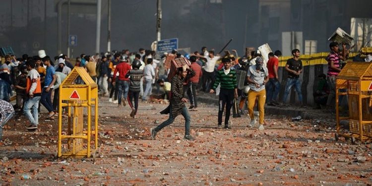 Hindistan’da Hindu ve Müslümanlar arasında çıkan çatışmada en az 5 kişi hayatını kaybetti