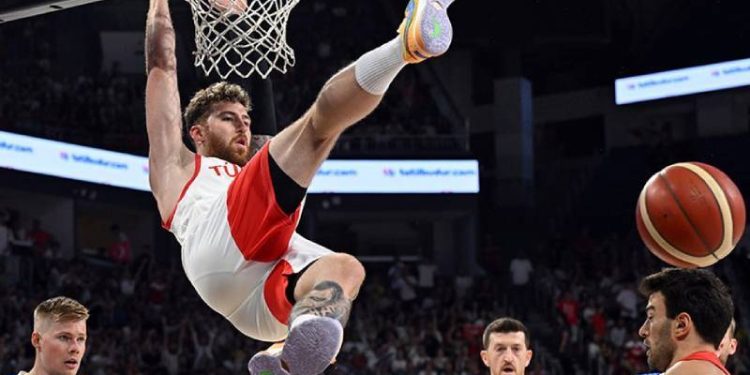 12 Dev Adam İzlanda karşısında farklı kazandı