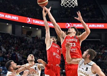 12 Dev Adam ikide iki yaptı, yarı finali garantiledi