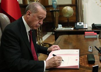 6 bakanlıkta 14 bürokrat görevden alındı