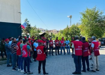 İş yavaşlatma eylemini sürdüren FEDAŞ işçileri kararlı