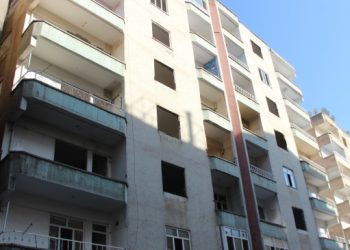 ‘Amed’de hasarlı binaların yıkımında yönetmeliğe uyulmuyor’