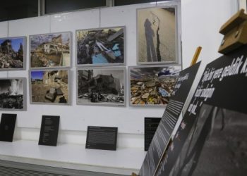 Depremzedelerden sergi: Kolektif yaşam kurulabilir