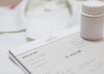 ‘Sağlıkta Kürtçeyi yok saymak Kürtleri ölüme terk etmektir’