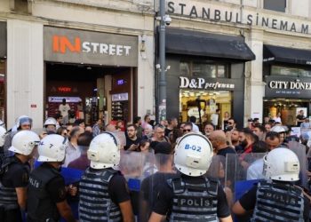 Cumartesi Anneleri’nin eyleminde yurttaşlardan polise: Suç işliyorsunuz