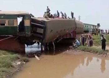 Pakistan’daki tren kazasında 30 kişi yaşamını yitirdi