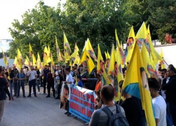 Gençlerden Fransa’da eylem: Tecrit derhal kalksın