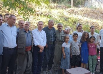 Yeşil Sol Parti’den ablukadaki Bilbês köyüne ziyaret