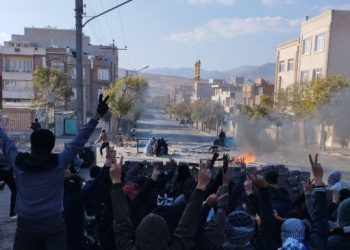 İran’da 5 kişiye hapis ve kırbaç cezası