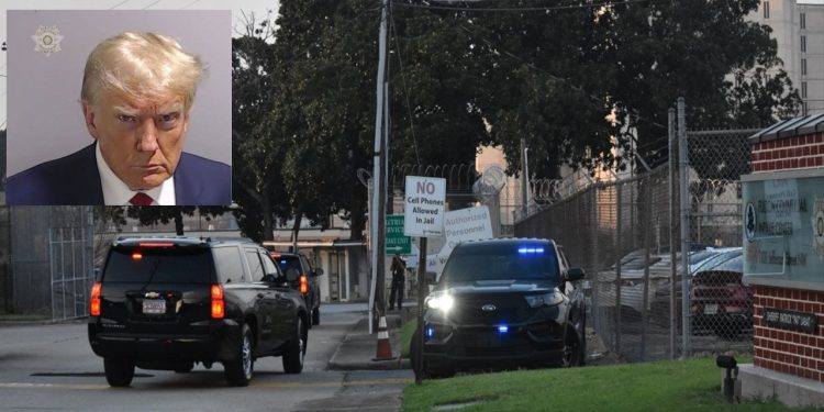 ABD tarihinde bir ilk: Eski başkan Trump cezaevine teslim oldu, sabıka fotoğrafı çekildi