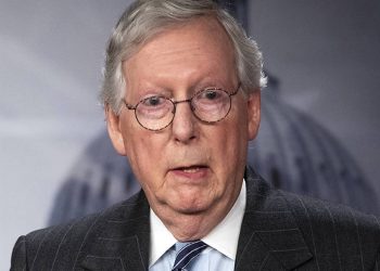 ABD'li 81 yaşındaki Senatör McConnell 30 saniye 'dondu'