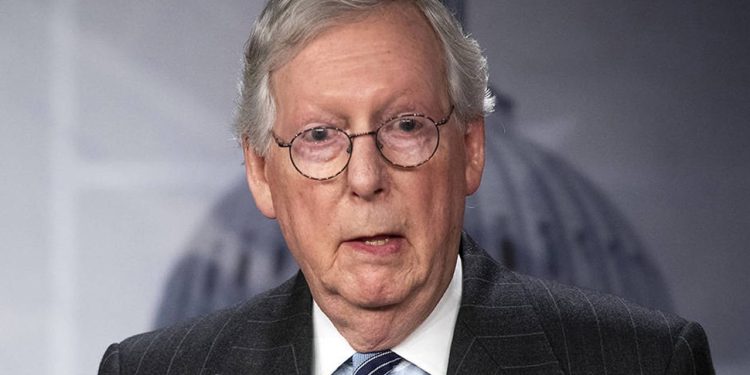 ABD'li 81 yaşındaki Senatör McConnell 30 saniye 'dondu'