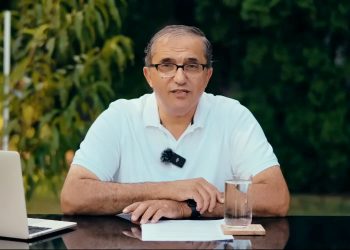 AHMET KURUCAN ANLATIYOR | Yurt dışındaki çocuklu aileler neler yapmalı?