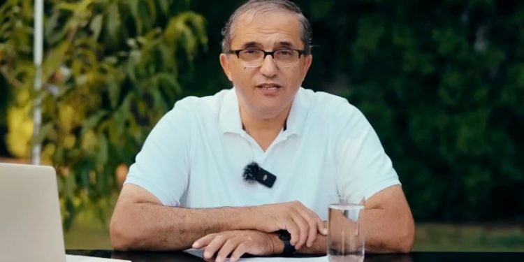 AHMET KURUCAN ANLATIYOR | Yurt dışındaki çocuklu aileler neler yapmalı?