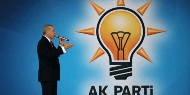 AKP'de "öze dönüş" tartışması: "Para, makam, şöhret kimilerini değiştirdi. Nice tertemiz insan güç ile imtihanı kaybetti"