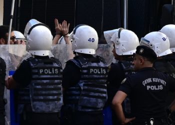 AYM kararı yine çiğnendi, Cumartesi Anneleri gözaltına alındı!