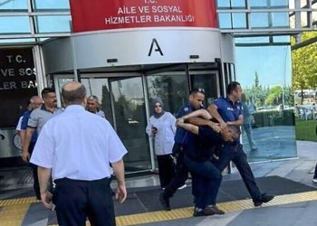 “Açım, geçinemiyorum” diyen vatandaş darp edilip ters kelepçeyle gözaltına alındı