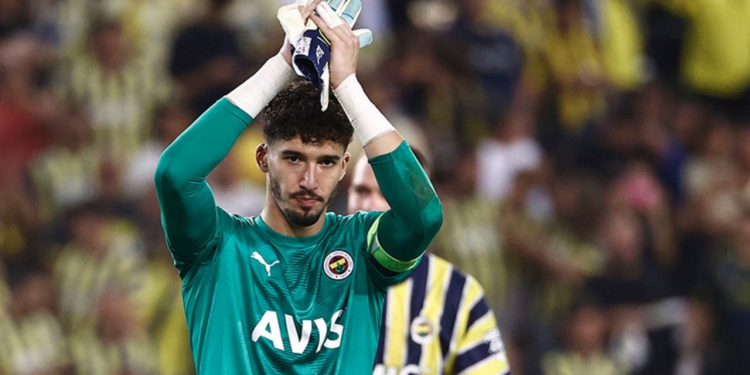 Ali Koç uğurlamak için havalimanında: Fenerbahçeli Altay, sağlık kontrolünden geçerse Manchester United ile sözleşme imzalayacak