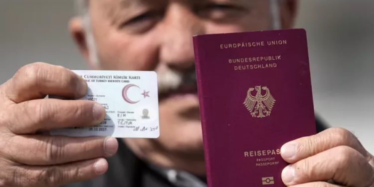 Almanya’da çifte vatandaşlık hakkını kolaylaştıran yasa tasarısı onayladı