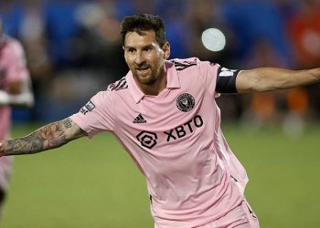 Amerika'da Messi resitali sürüyor; frikik golüyle maçı uzatmalara taşıdı, Inter Miami'ye turu getirdi!