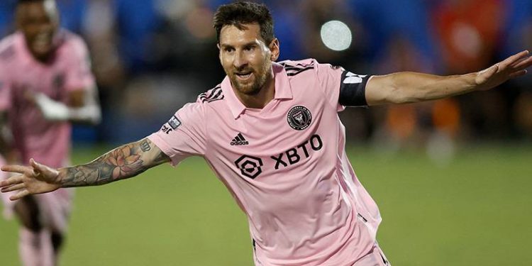 Amerika'da Messi resitali sürüyor; frikik golüyle maçı uzatmalara taşıdı, Inter Miami'ye turu getirdi!