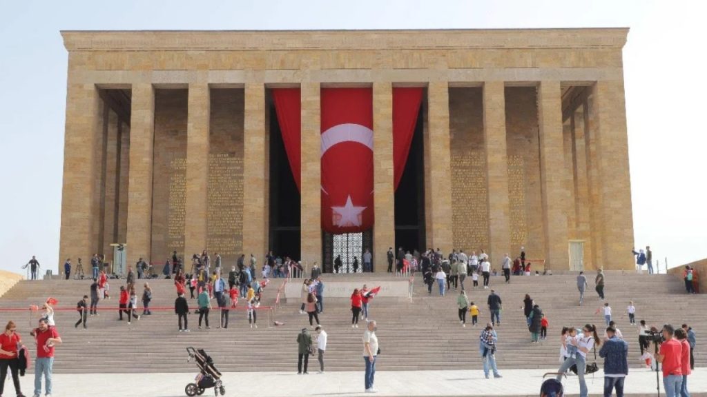 Anıtkabir'de bu yıl ziyaretçi rekoru kırılacak