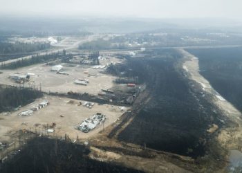 Arka arkaya orman yangınlarıyla boğuşan Kanada'da 20 bin kişi tahliye ediliyor