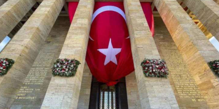 Atatürk'ün sözü yazıyordu: O pankart yine Anıtkabir'e alınmadı!