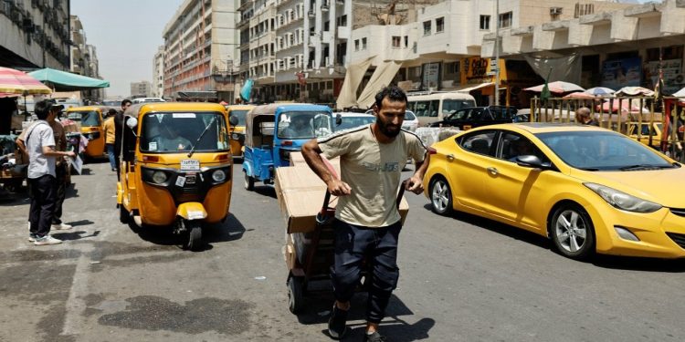 Bağdat'ta reklam panosunda porno gösterimi yasak getirdi: Elektronik panolar karartıldı