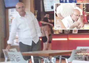 Bakan Şimşek, AVM’de tek başına kumpir yerken görüntülendi