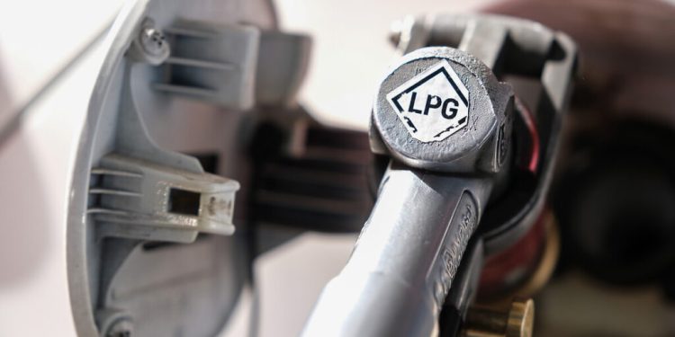 Benzin ve motorin 40 liraya dayandı, LPG’ye dönüş 4 kat arttı