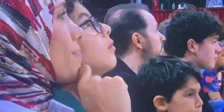 Berat Albayrak basketbol maçında görüntülendi
