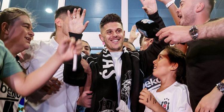 Beşiktaş'ın yeni transferi Milot Rashica İstanbul'a geldi