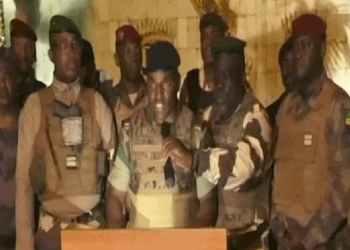 Bir Afrika ülkesinde daha ordu yönetime el koydu!